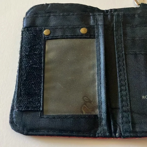 Robin Ruth Canada Wallet - Picture 4 of 9